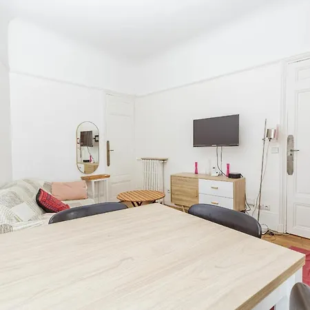 Superb Cosy Apartment In Paris